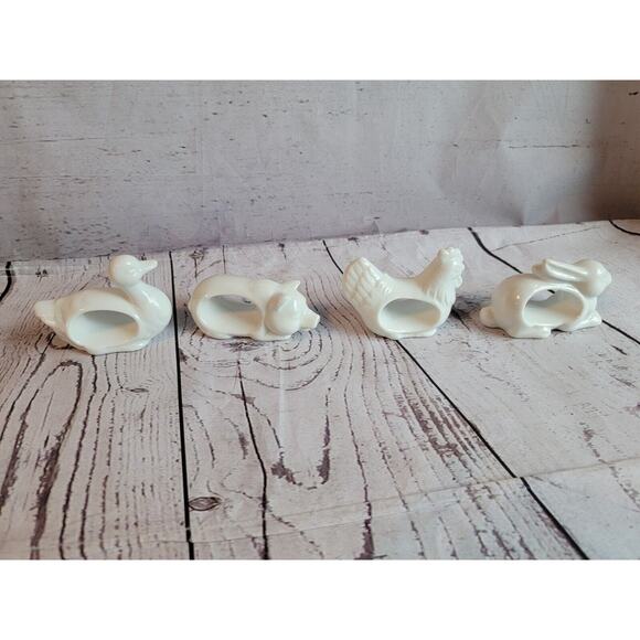 White Ceramic Napkin Rings 4 Animals Farm Chicken Pig Duck Rabbit Japan - Picture 2 of 12
